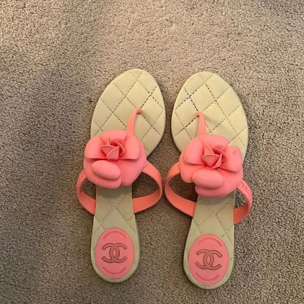 Authentic Chanel Sandal 38 pink/white